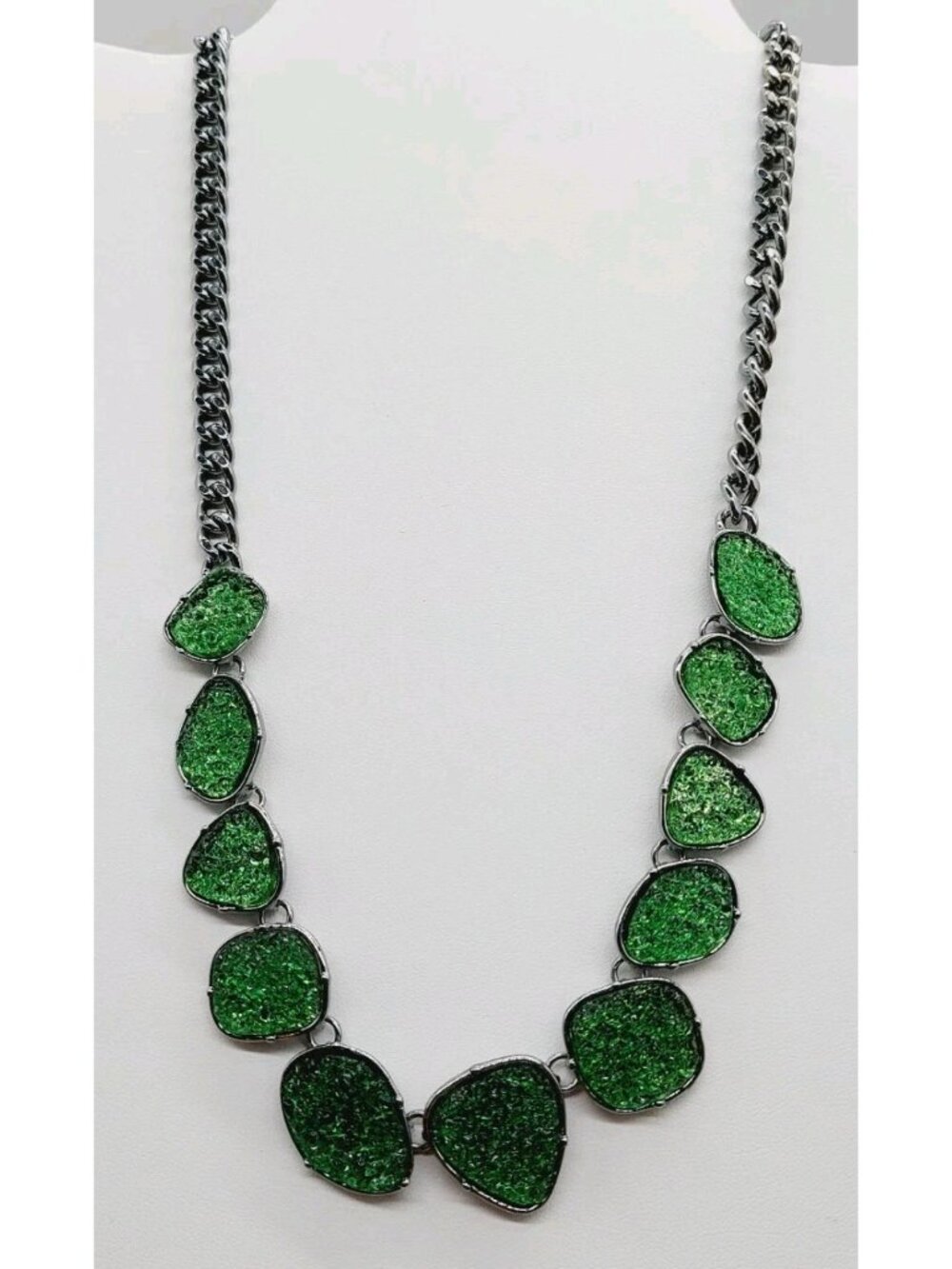 Simply Vera Wang Green Crystal Frontal Collar Necklace Silver Pewter Links
